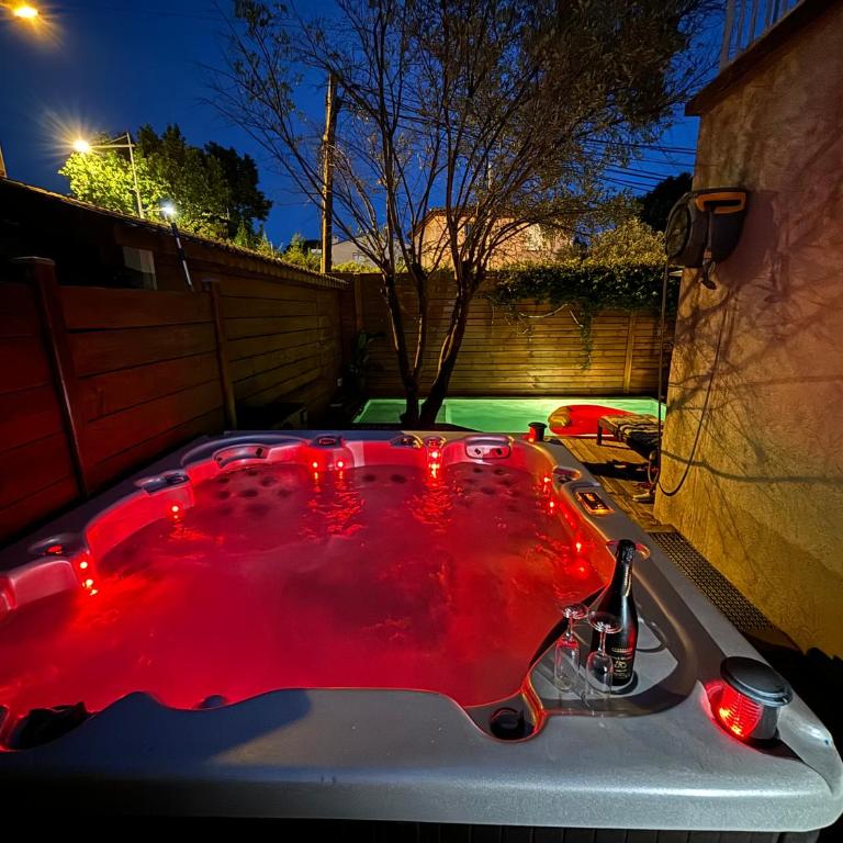 Maison avec Piscine et Jacuzzi Proche des plages - Villa 3 Chambres - 6