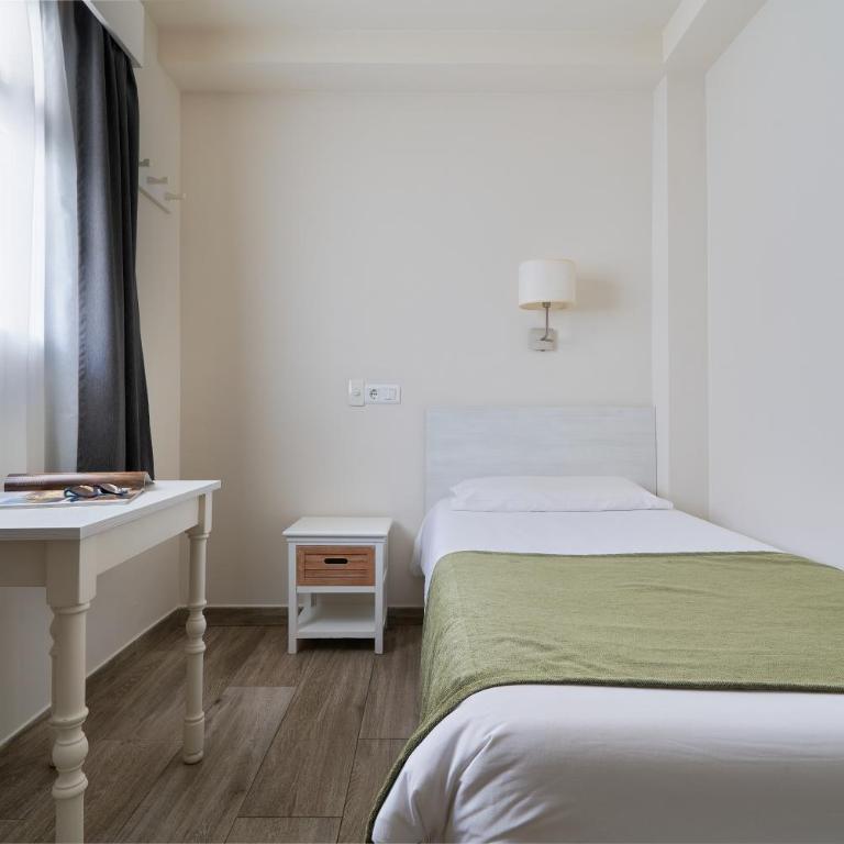 Hostal Sol y Miel - Habitación Individual Económica - 1