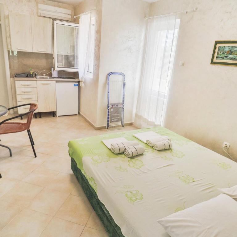 Ratac Eco Guest House - Četvorokrevetna Soba s Terasom - 12