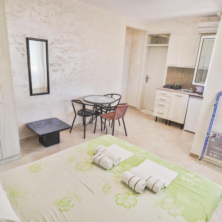 Ratac Eco Guest House - Četvorokrevetna Soba s Terasom - 16