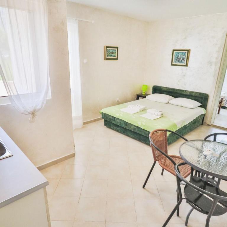 Ratac Eco Guest House - Četvorokrevetna Soba s Terasom - 15