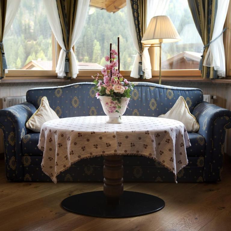 Hotel Garni Concordia - Dolomites Home - Camera Matrimoniale Deluxe con Vista Montagna - 2