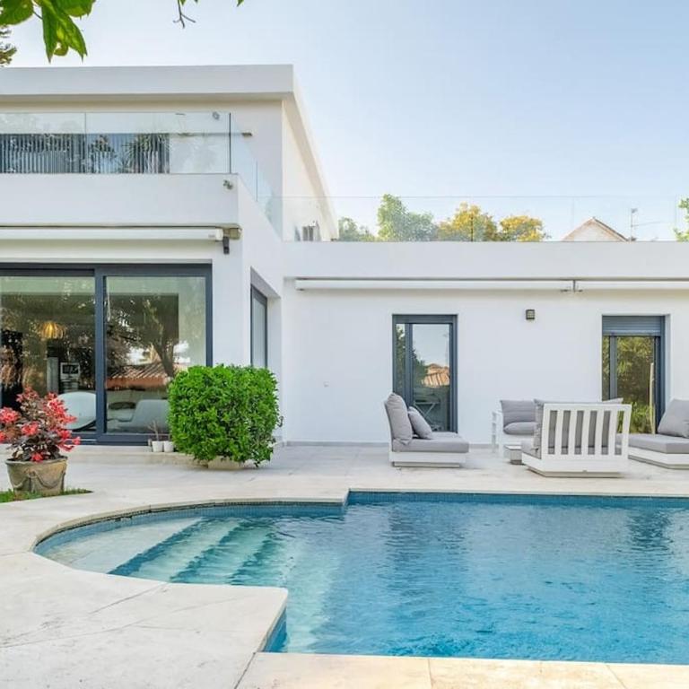 Stunning villa near the beach - Villa - 1