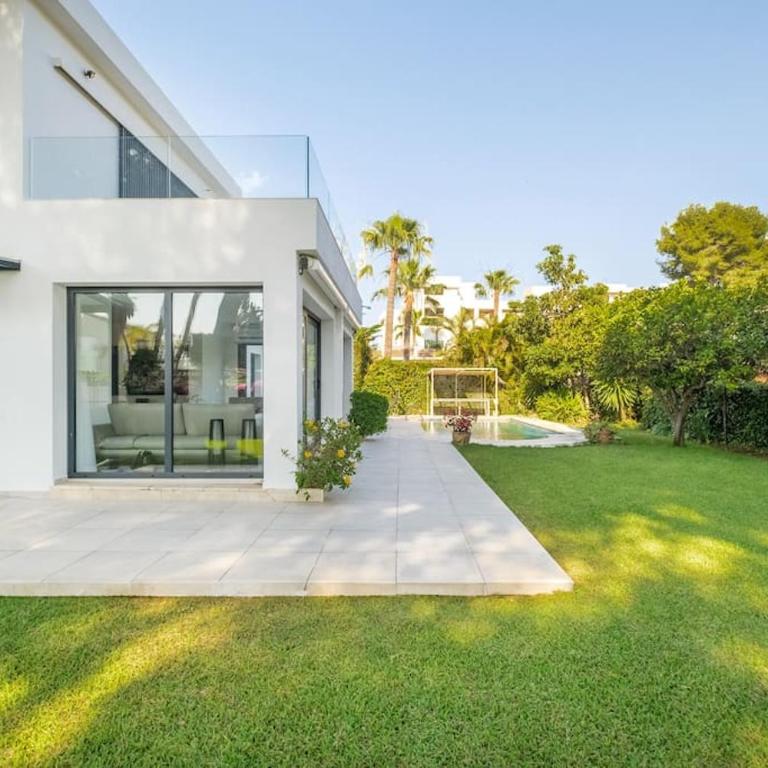 Stunning villa near the beach - Villa - 38
