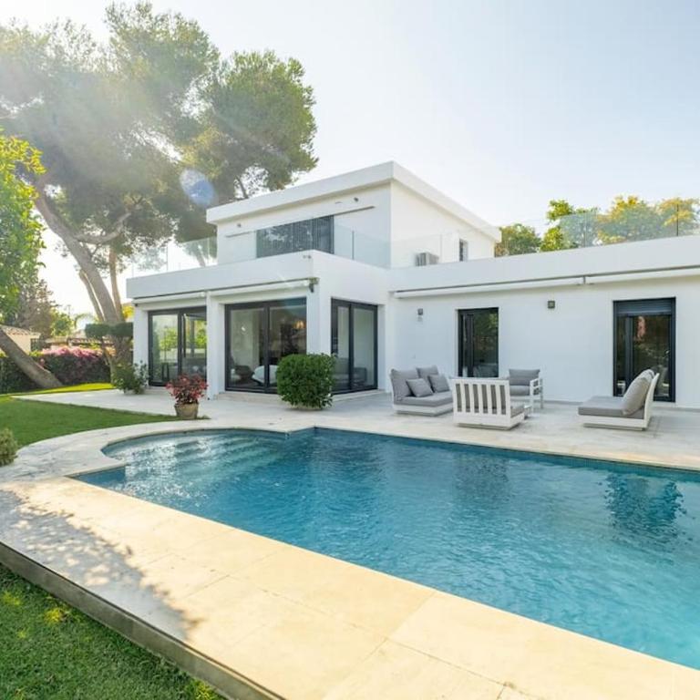 Stunning villa near the beach - Villa - 51