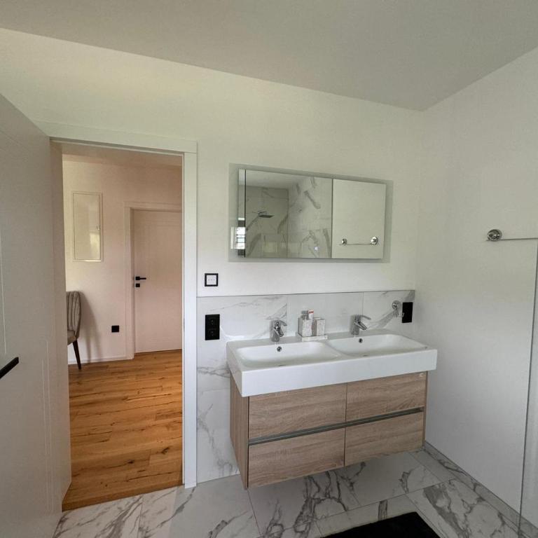 Villa Modern - Three-Bedroom Townhouse - 16