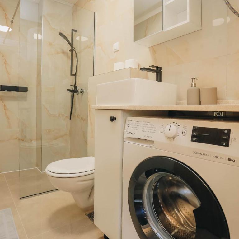 Toplish 1 Top holiday in Budva - Apartman sa 1 Spavaćom Sobom - 1