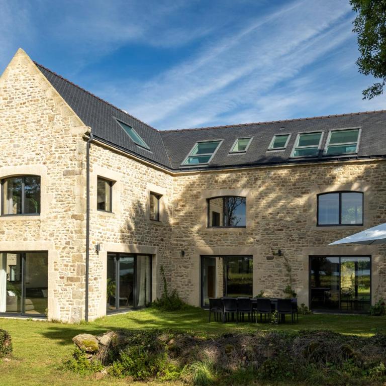 Villa Piscine & Presqu'île - Four-Bedroom House - 6