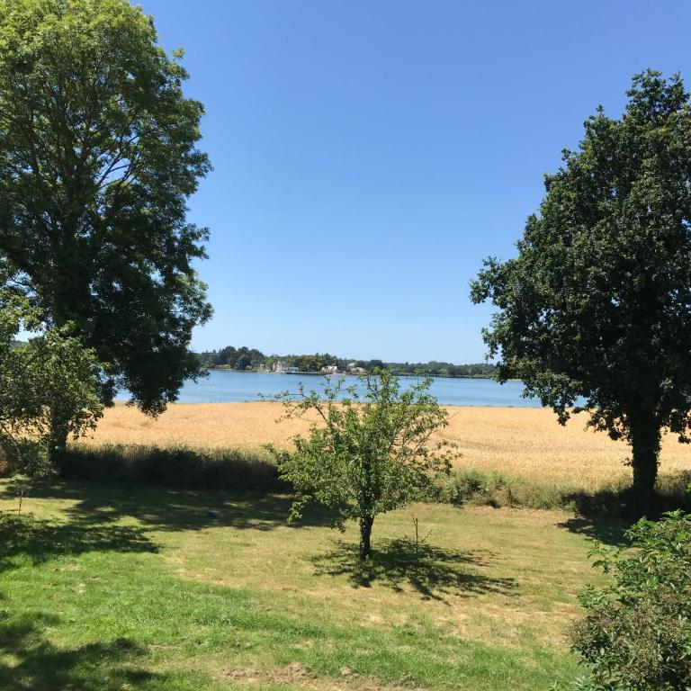 Villa Piscine & Presqu'île - Four-Bedroom House - 26