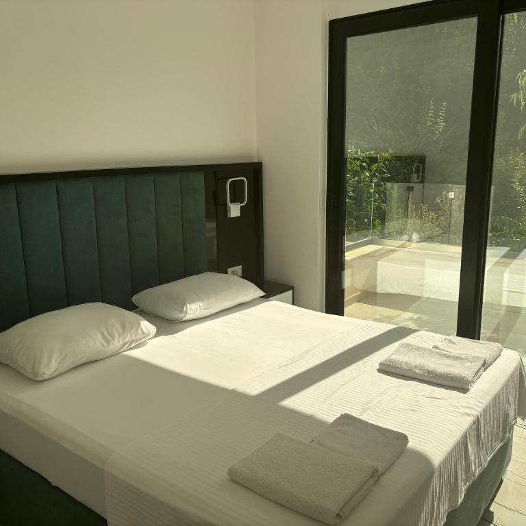 Royal City View Luxury Apartments - One-Bedroom Apartment - 12