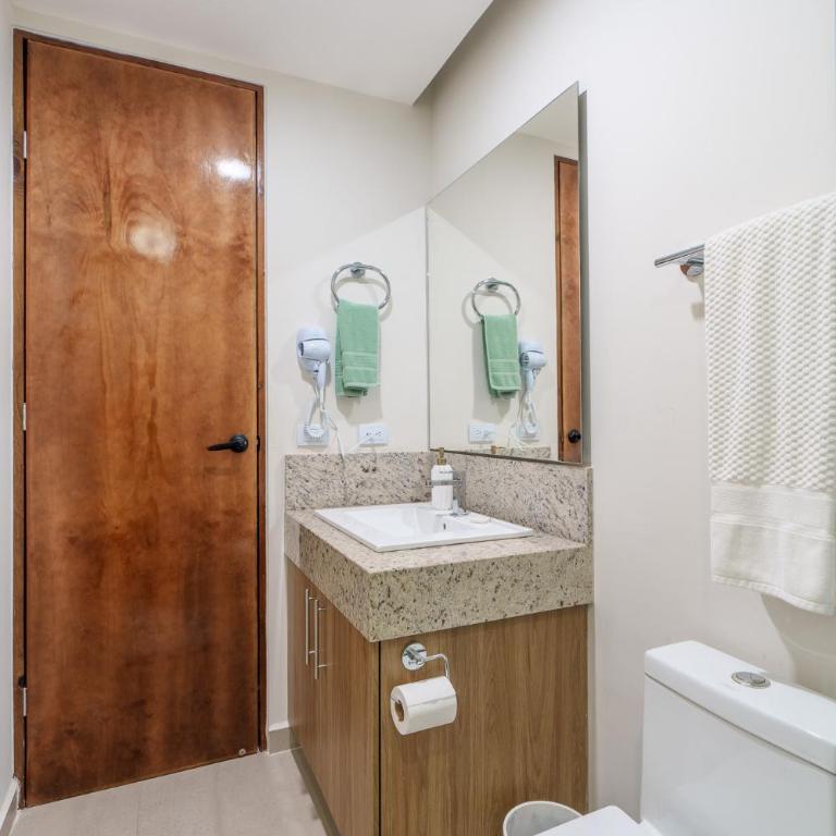 Downtown Penthouse with Private Pool, Rooftop Pool and Gym, short distance from Beaches, Restaurants & Nightlife - Apartamento de 2 dormitorios - 56