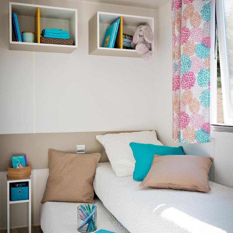 Camping Domaine de la Ville Huchet - Mobile Home Comfort Tribu 4 bedrooms - 5
