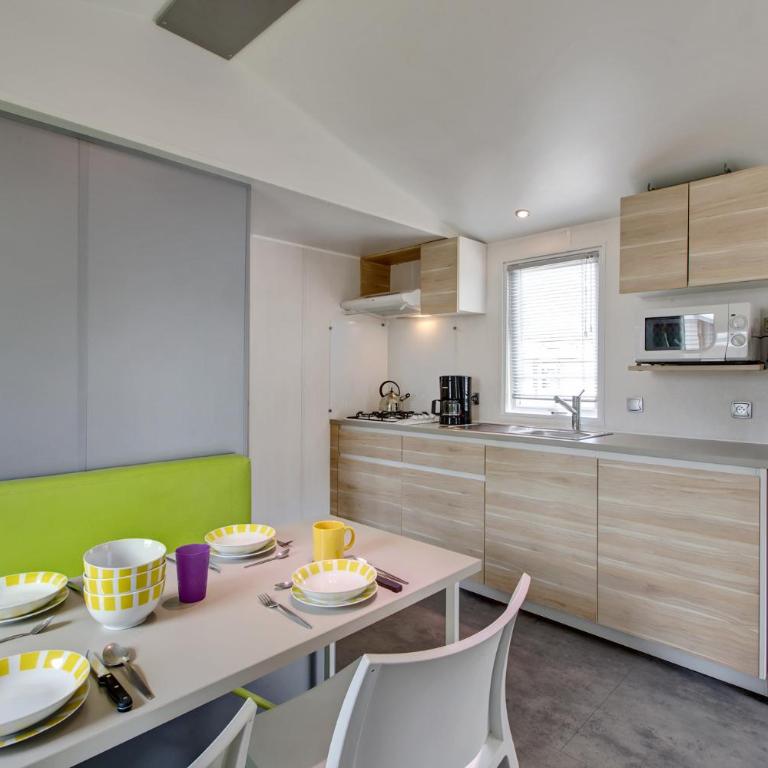 Camping Domaine de la Ville Huchet - Mobile Home Privilege Grand Large 3 bedrooms - 4