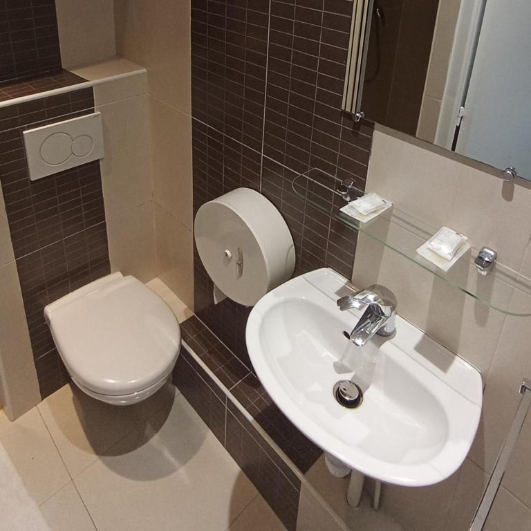 Caulaincourt Montmartre by Hiphophostels - Chambre Double avec Salle de Bains Privative - 1