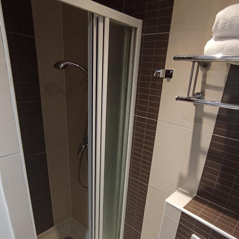 Caulaincourt Montmartre by Hiphophostels - Chambre Double avec Salle de Bains Privative - 2