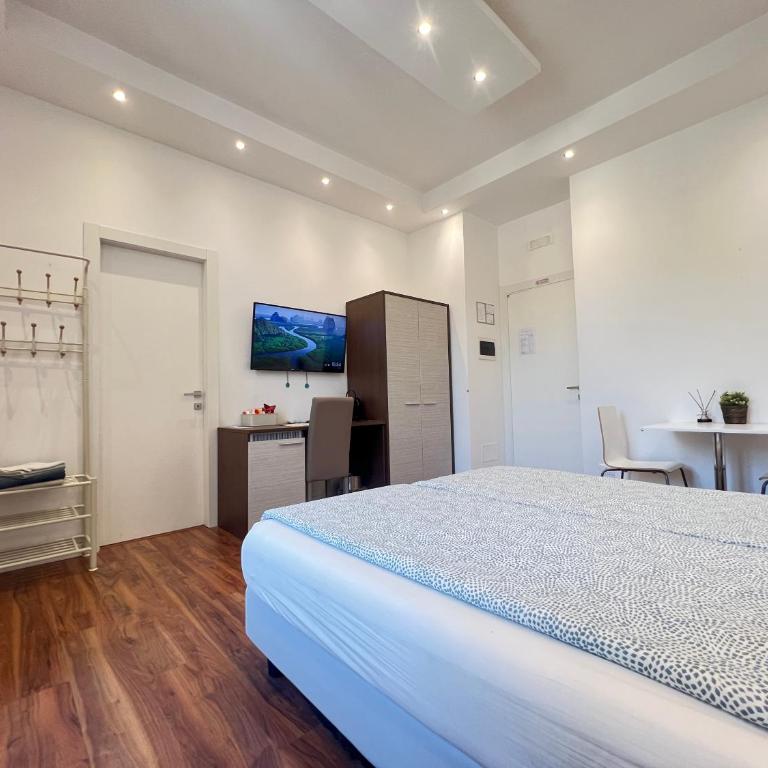 Solaris Guesthouse - Camera Tripla con Bagno Privato - 7