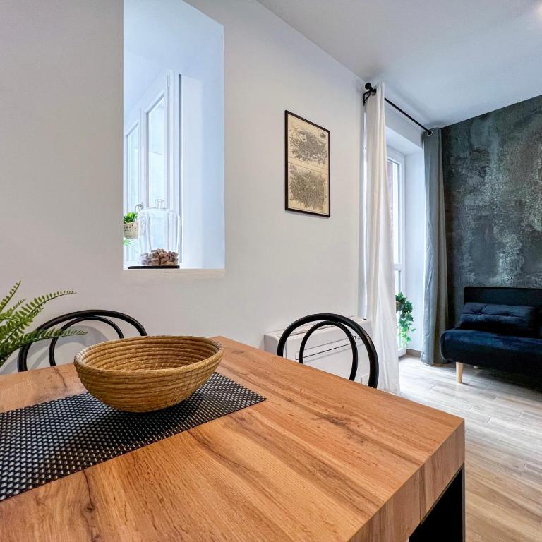 Repetti Suites - Two Adjacent & Independent Apartments 10 minutes to Milan City Centre & Linate Airport - Appartamento con 1 Camera da Letto - 24