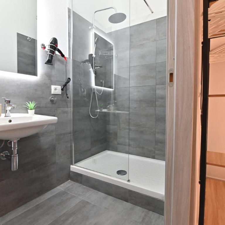 IzzHome City Heart Rooms - Superior Double Room - 23