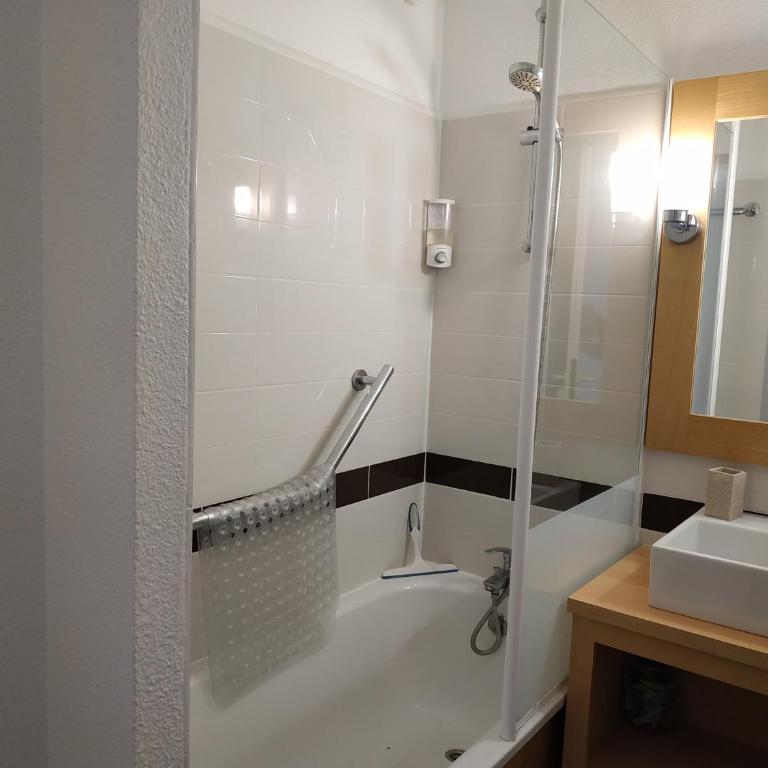 La Perle de l'Océan, à deux pas de la mer sans route à traverser, parking privé, piscine - Appartement 1 Chambre - 7