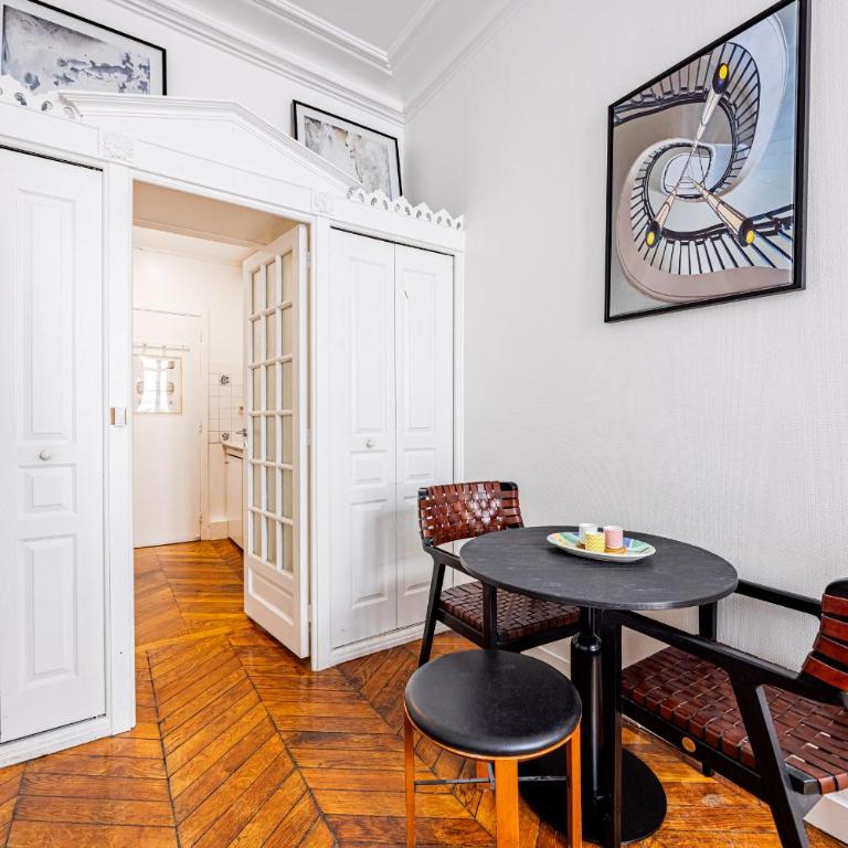 Luminous Studio Oasis Steps from The Louvre - Studio - 9