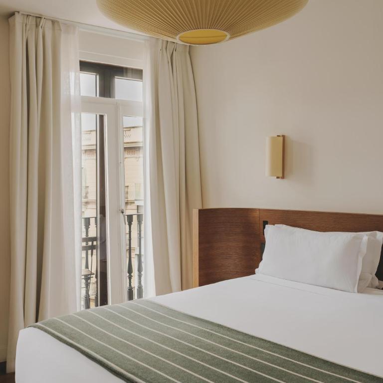 Hotel Regina Barcelona - Superior Double Room with Balcony - 1