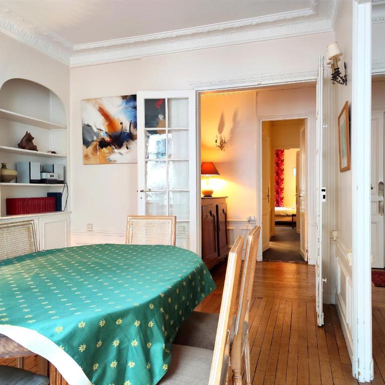 Peaceful 15th Paris Apartment with Metro Access - Appartement 2 Chambres - 12