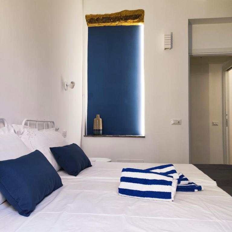 Donna Oliva Guest House - Double Room with Private Bathroom - 12