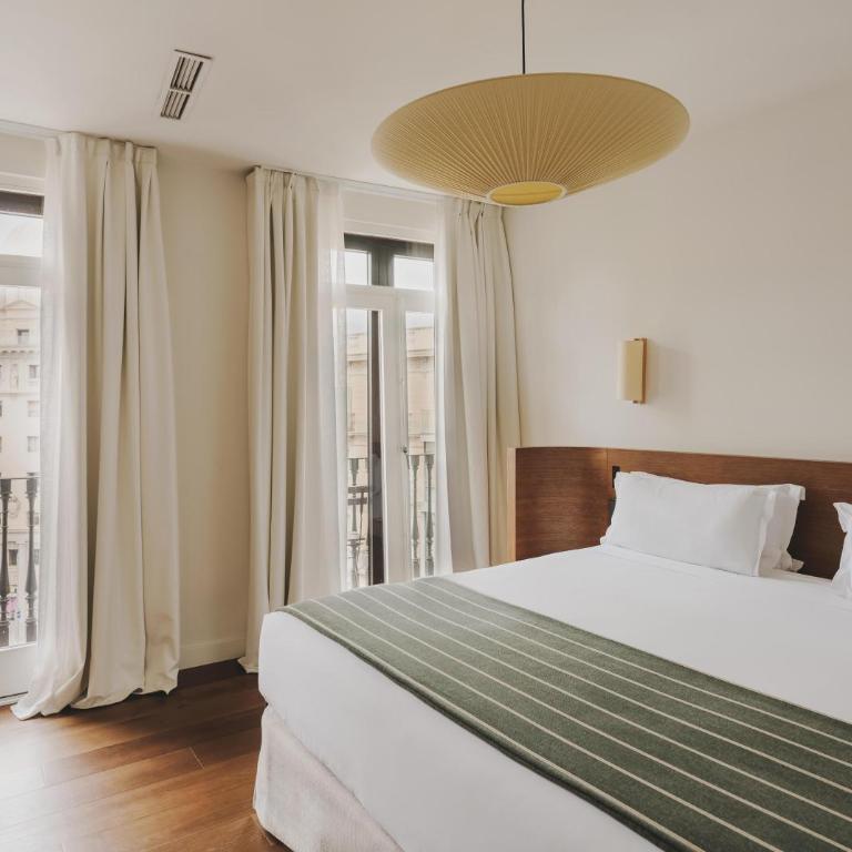 Hotel Regina Barcelona - Habitación Doble Superior con balcón - 6