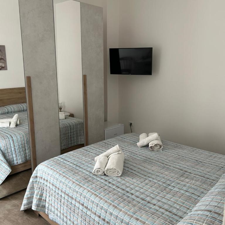 La Perla a Marzamemi - Queen Room with Two Queen Beds - 3