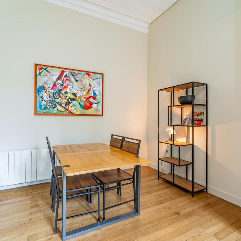 Magnifiques et lumineux Appartement de charme aux Quinconces ideal pour 4 ou 6 personnes - Two-Bedroom Apartment - 4
