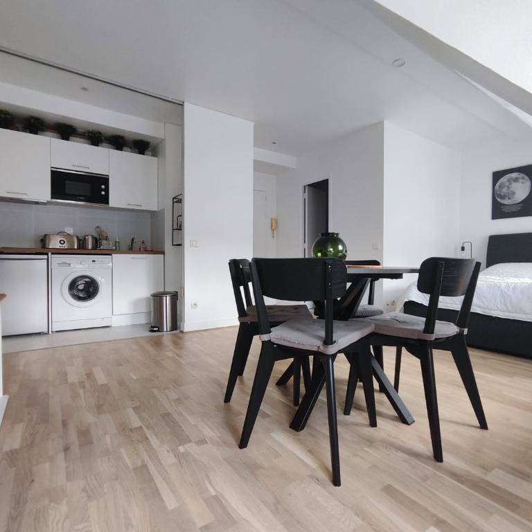 Paris Apartment Near Arc de Triomphe and Shopping - Studio - 1