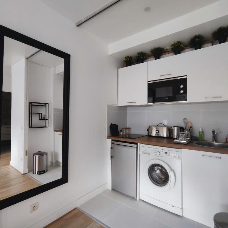 Paris Apartment Near Arc de Triomphe and Shopping - Studio - 3