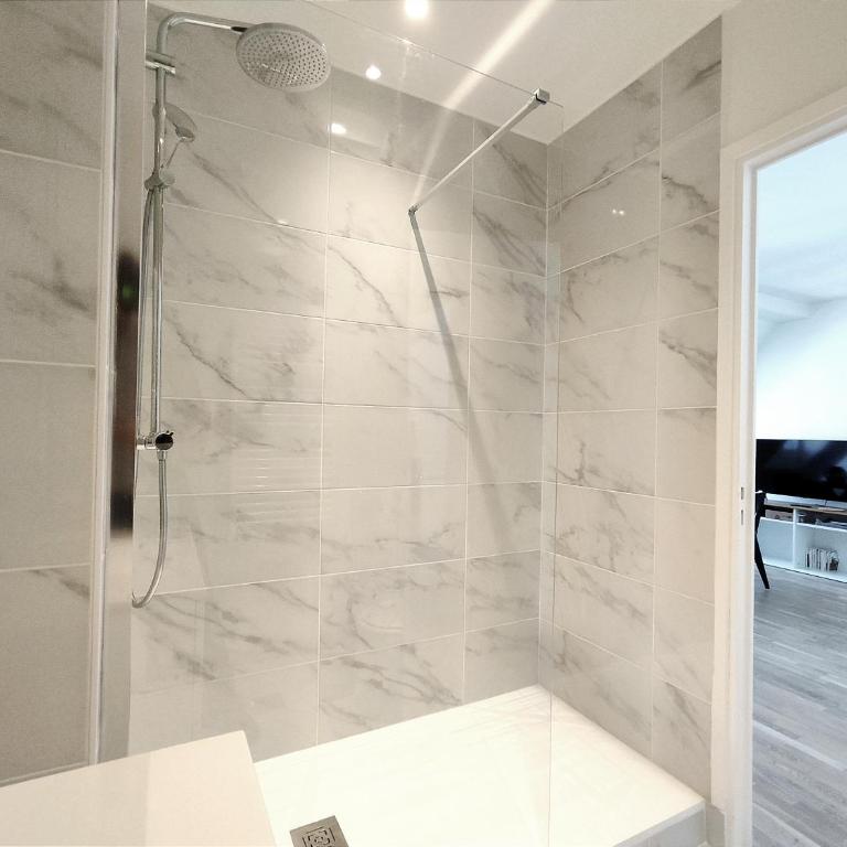 Paris Apartment Near Arc de Triomphe and Shopping - Studio - 15