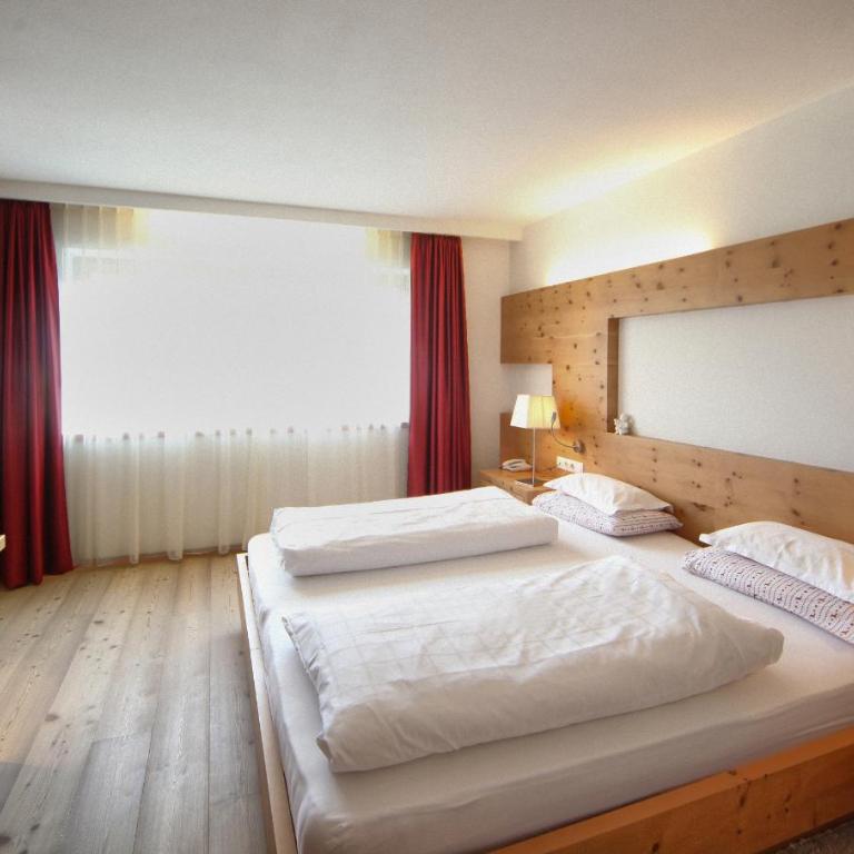 Alpine Hotel Ciasa Lara - Habitación Doble Deluxe con balcón - 8