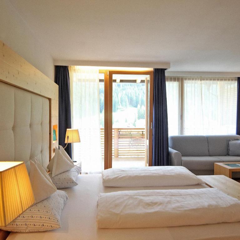 Alpine Hotel Ciasa Lara - Habitación Doble Deluxe con balcón - 9