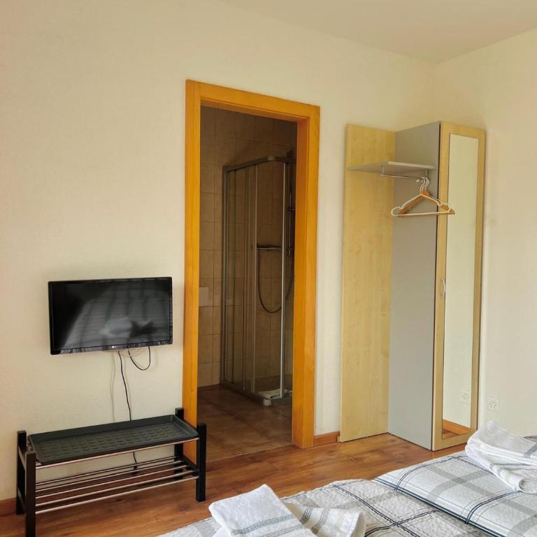 La Tzoum'hostel - Double Room with Private Bathroom - 5