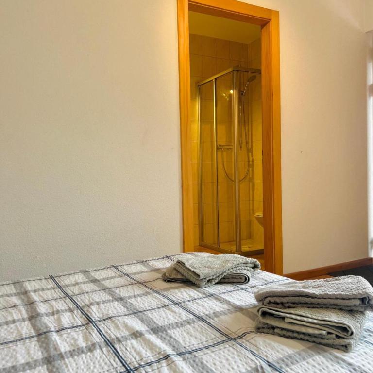 La Tzoum'hostel - Quadruple Room with Bathroom - 3