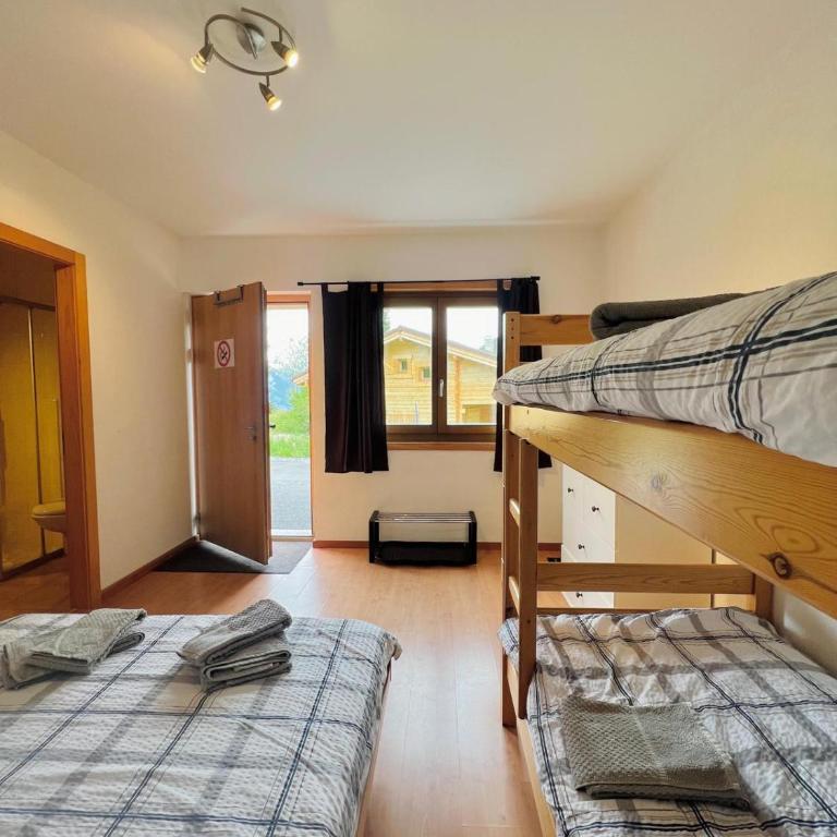 La Tzoum'hostel - Quadruple Room with Bathroom - 4