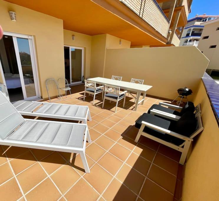 4New, 2 bed 2 bath Apartment Built 2024 with Community Pool and local beach - Apartamento de 2 dormitorios con vistas a la piscina - 38