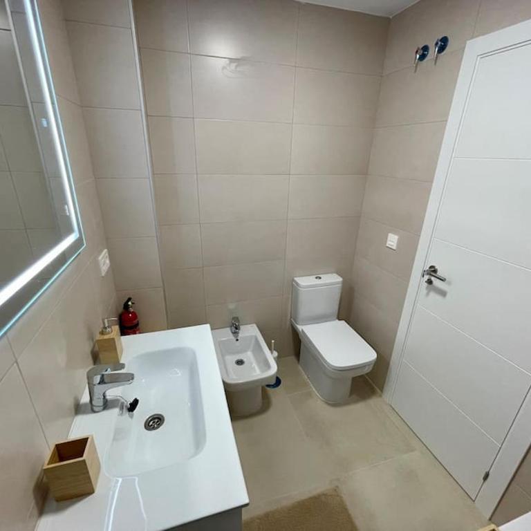 4New, 2 bed 2 bath Apartment Built 2024 with Community Pool and local beach - Apartamento de 2 dormitorios con vistas a la piscina - 31