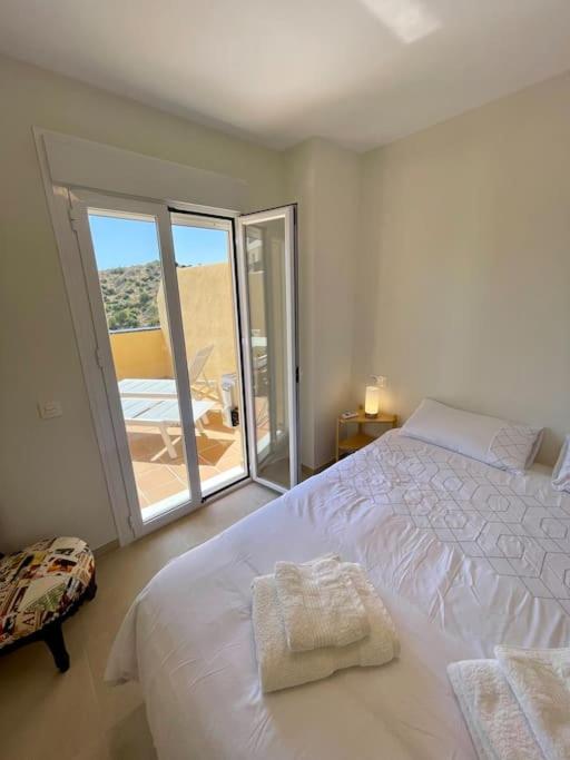 4New, 2 bed 2 bath Apartment Built 2024 with Community Pool and local beach - Apartamento de 2 dormitorios con vistas a la piscina - 27