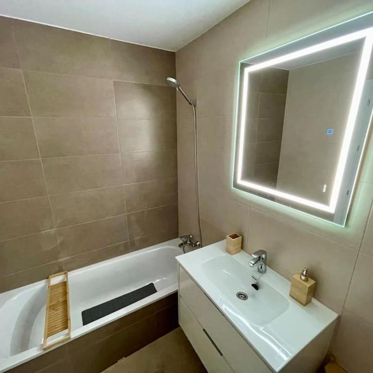4New, 2 bed 2 bath Apartment Built 2024 with Community Pool and local beach - Apartamento de 2 dormitorios con vistas a la piscina - 30