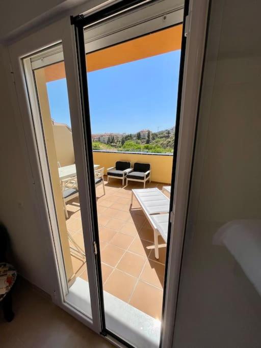4New, 2 bed 2 bath Apartment Built 2024 with Community Pool and local beach - Apartamento de 2 dormitorios con vistas a la piscina - 28