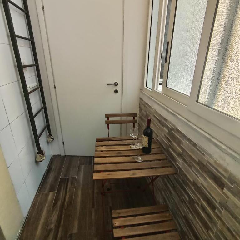 Art in Center - Double Room with Private Bathroom - 9