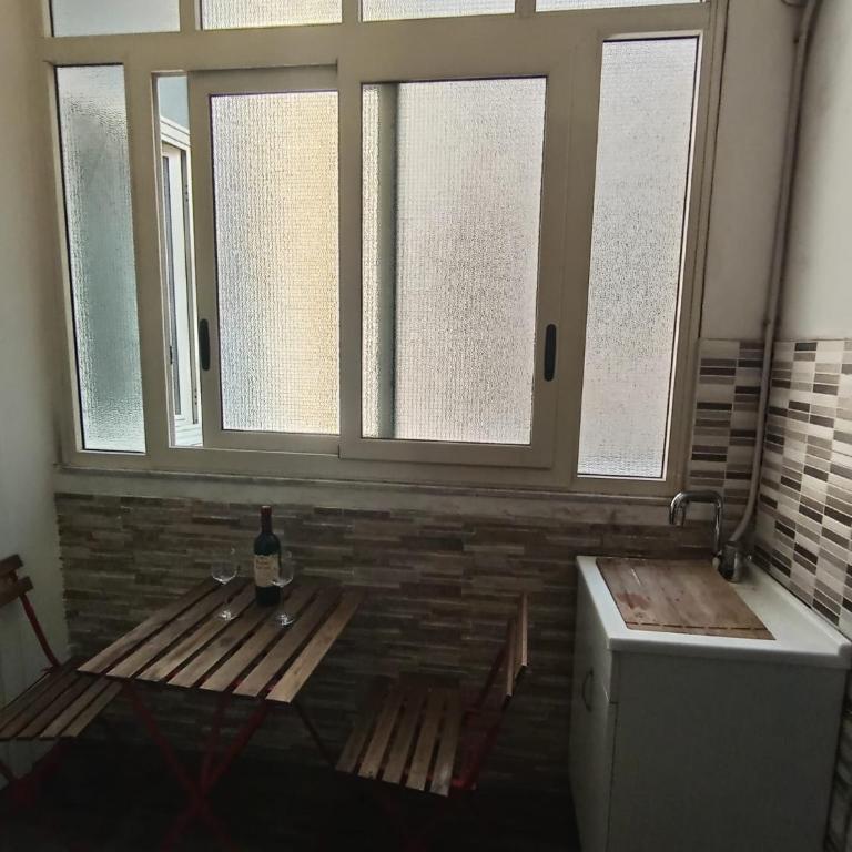 Art in Center - Double Room with Private Bathroom - 8