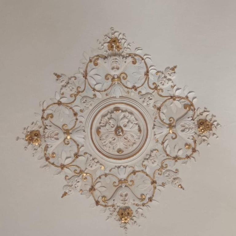 Art in Center - Double Room - 9