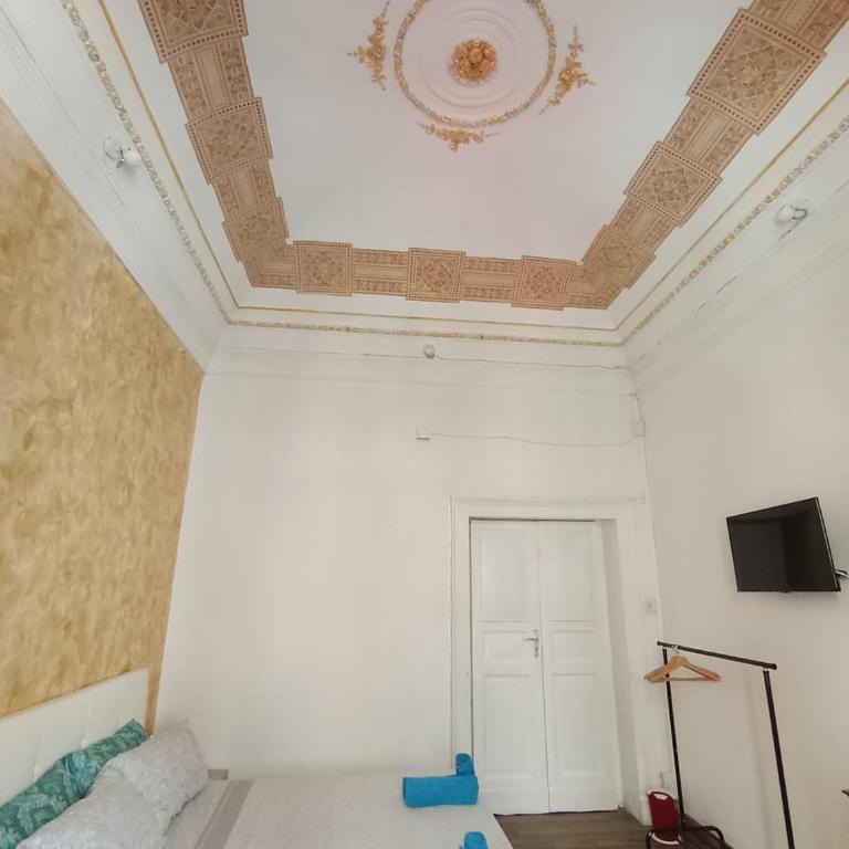 Art in Center - Double Room with Balcony - 4