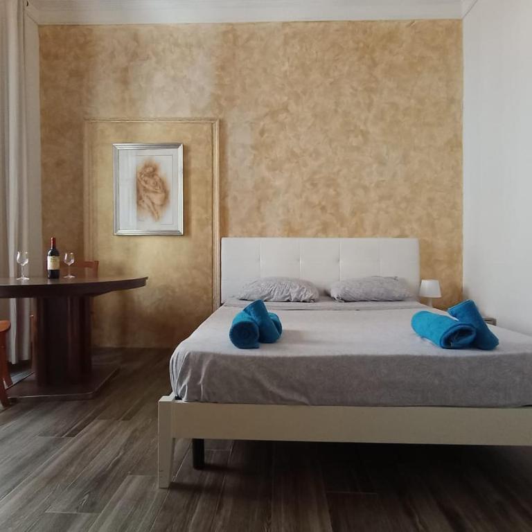 Art in Center - Double Room with Balcony - 3