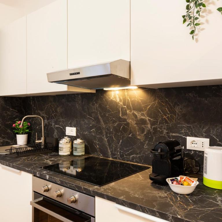 Rainbow Home - CityLife - Appartamento con 2 Camere da Letto - 20