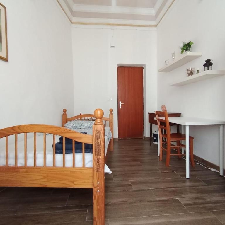 Art in Center - Single Room with Balcony - 2